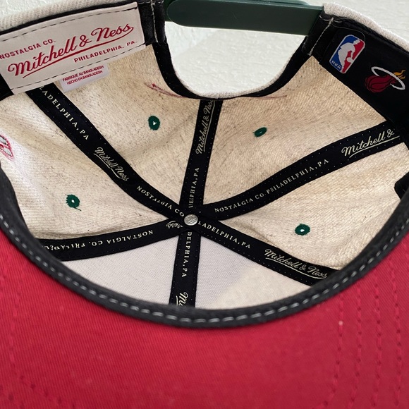 Miami Heat Mitchell & Ness Rare Snapback Cap Hat - Picture 4 of 4